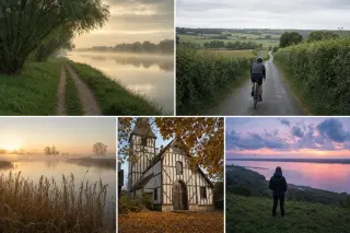 Suite de cinq scènes documentaires en Normandie : chemin de halage brumeux à l'aube, cycliste sur route bocagère sous ciel gris, marais Vernier brumeux au lever du soleil, façade à colombages en automne, silhouette contemplant la Seine au crépuscule.